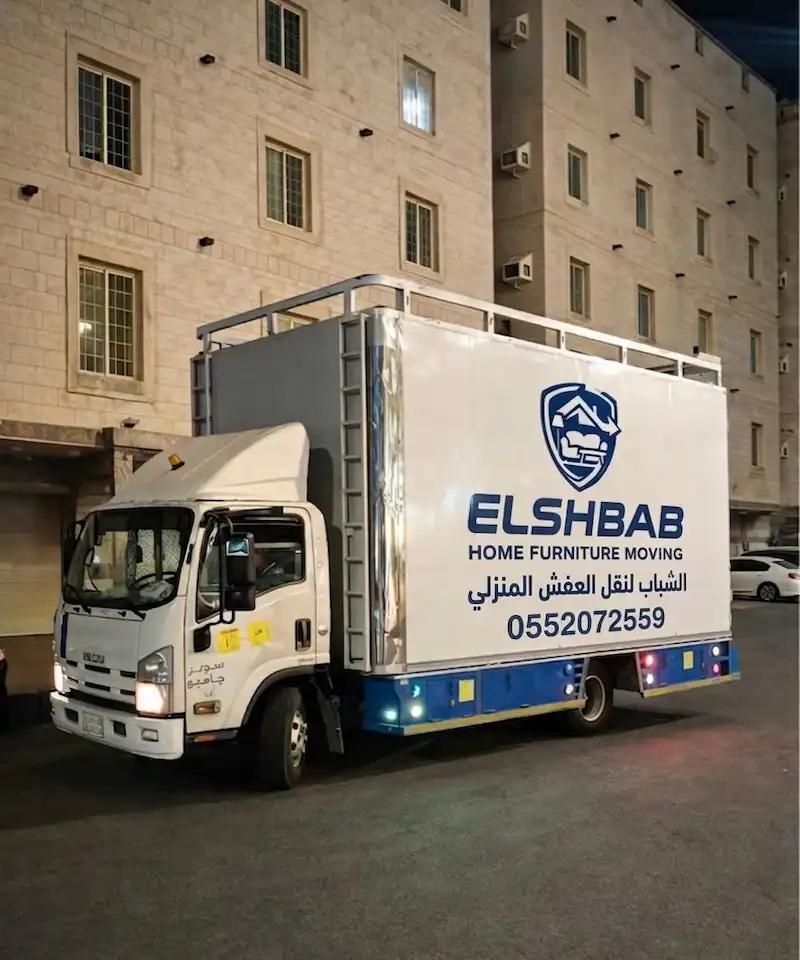 تغليف احترافي للأثاث أثناء تجهيز نقل عفش من جدة لجميع أنحاء المملكة العربية السعودية